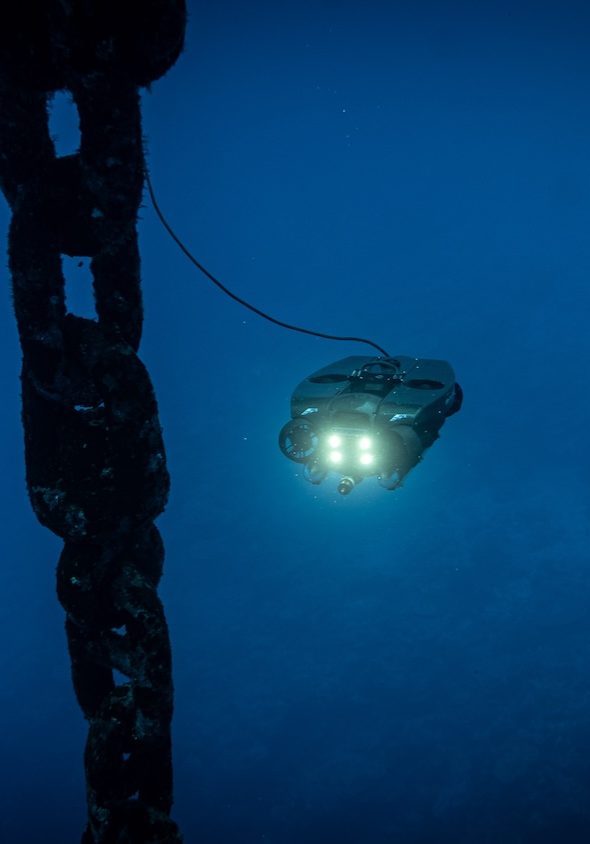 underwater remote operating vehicle approaching a large shipping chain